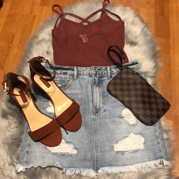 Heels - Picture 2 of 3